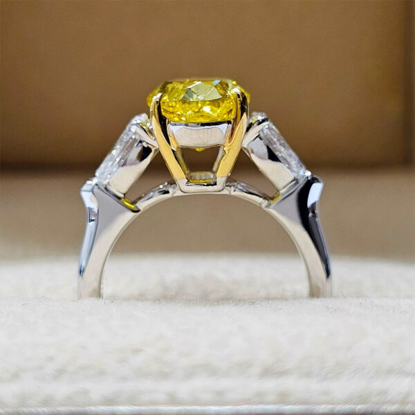 18K Gold Oval Lab-Grown Diamond D Color Classic Wedding Ring
