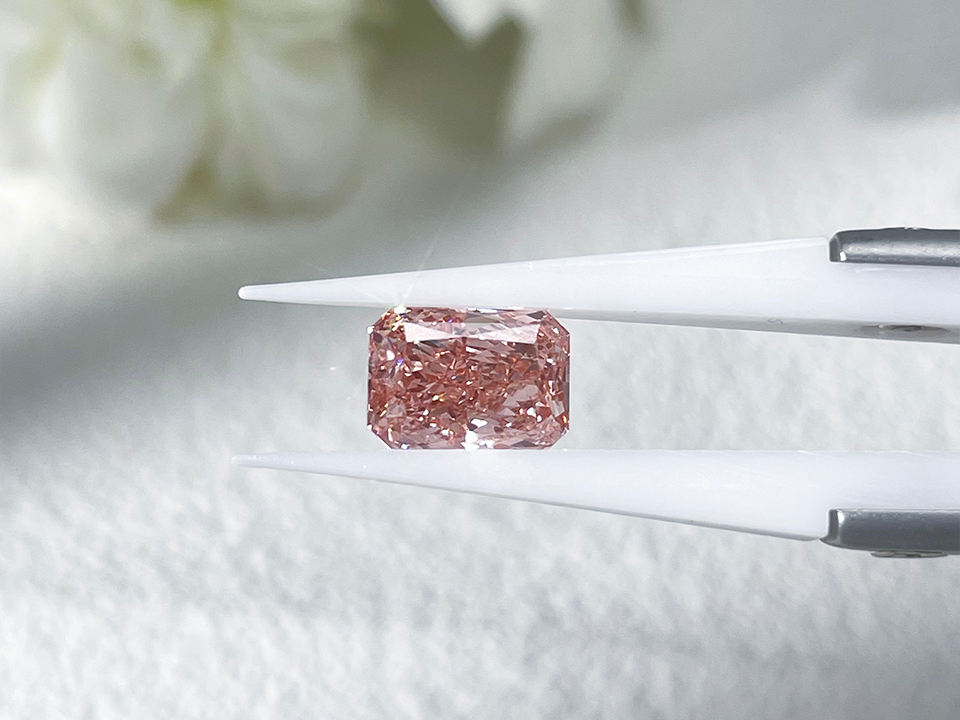 Building Traceability for Lab-Grown Diamonds, End-to-End