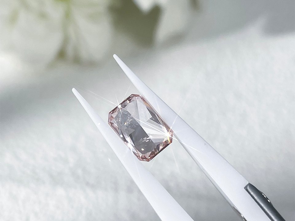 Building Traceability for Lab-Grown Diamonds, End-to-End