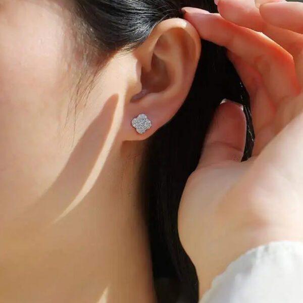 Classic Moissanite 925 Silver Gold Plated Stud Earrings OEM