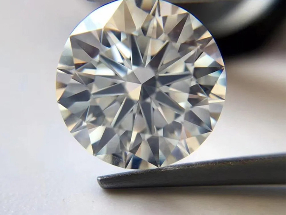 Lab-Grown vs Natural Gem Silver