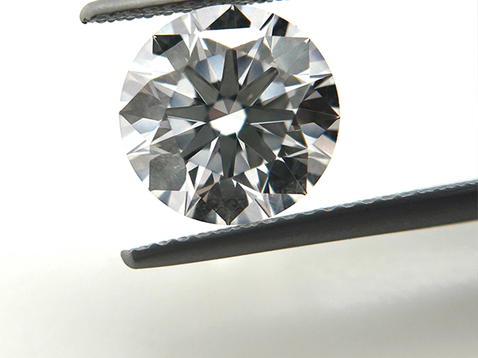 Lab-Grown vs Natural Gem Silver