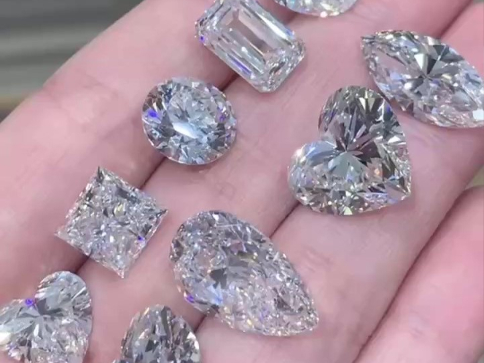Structuring Jewelry Catalogs by Material That Buyers Love